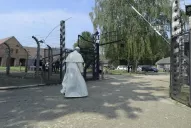 El Papa en Auschwitz: Señor, perdón por tanta crueldad