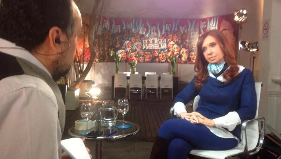 Cristina Kirchner en una entrevista con Roberto Navarro. FOTO TOMADA DE INFOBAE.