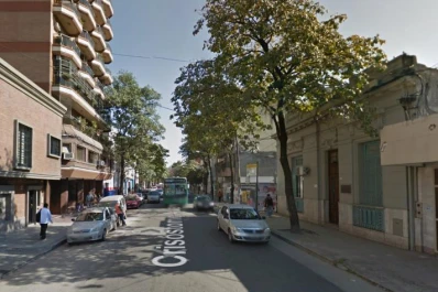 Sorprendió a una anciana mientras dormía, la encerró en el baño y le robó todos los ahorros