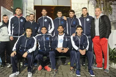 Tucumán, el bicampeón, jugará esta noche en Caja