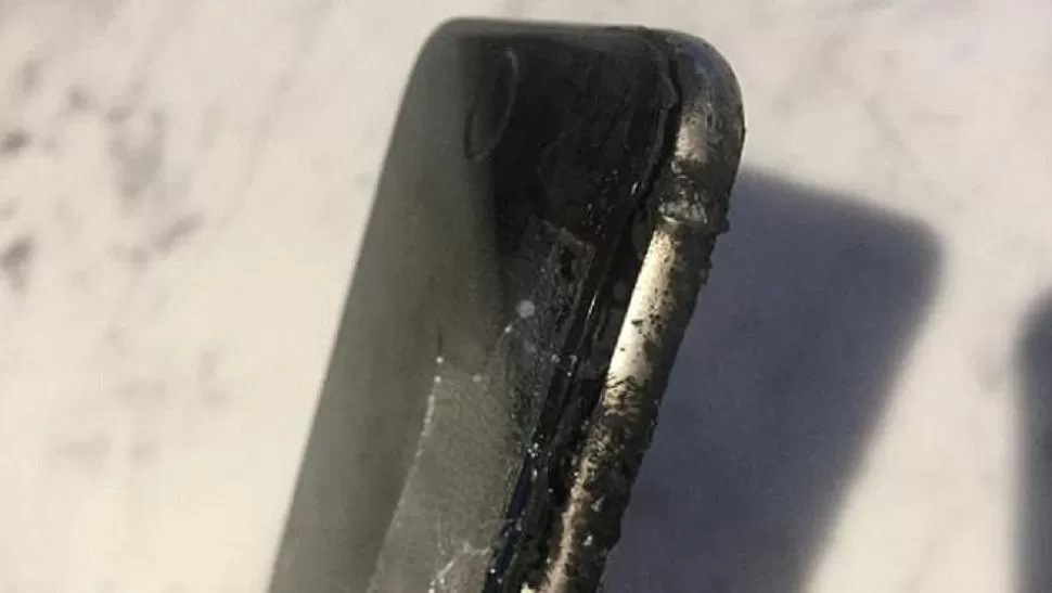 Sufrió quemaduras luego de que el iPhone le explotara en el bolsillo