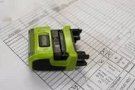 Una chica trans adicta golpeó a una médica porque no le dio drogas