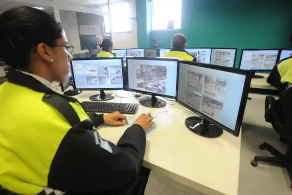 Detuvieron a metros de Casa de Gobierno a dos personas que pedían $12.000 a cambio de gestionar ingresos a la Policía