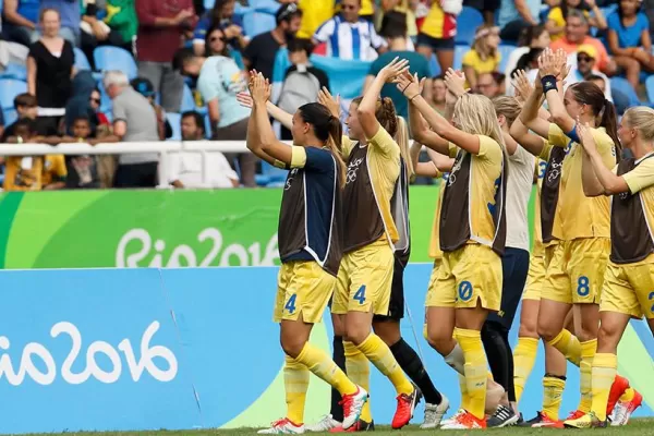 La competencia se abrió con la victoria de Suecia sobre Sudáfrica