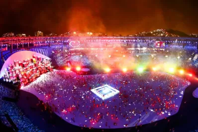 Con el desfile de las delegaciones, continúa la Ceremonia inaugural de los Juegos Olímpicos