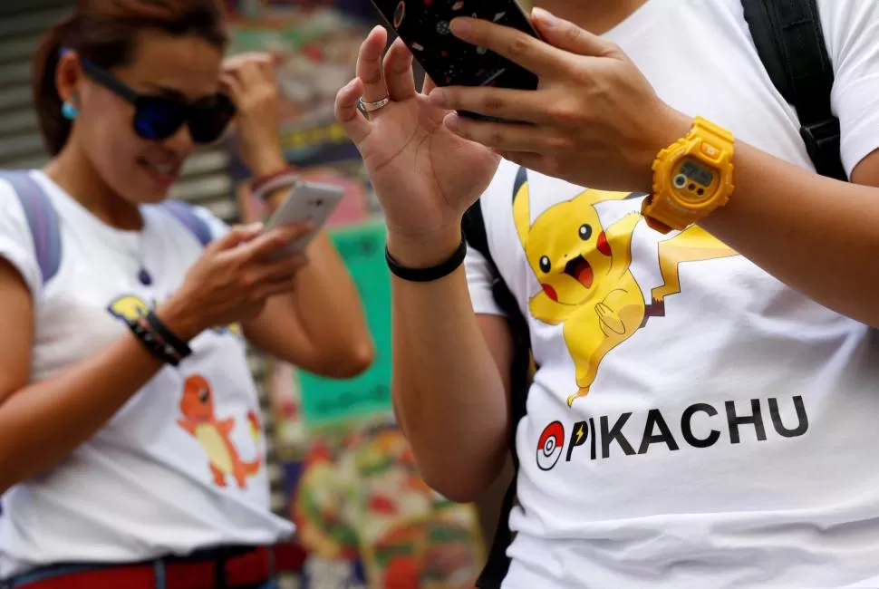 EN LA CALLE. El sábado, China vivió la primera marcha de Pokémon GO, que congregó cientos de jugadores. reuters 