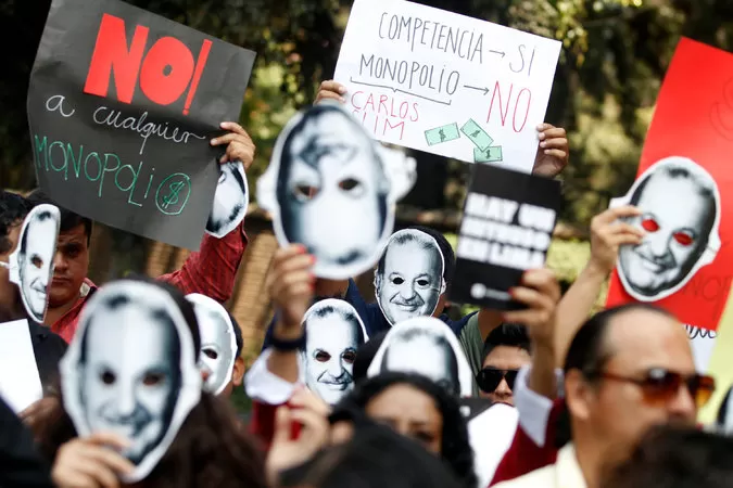 CUESTIONADO. Los usuarios de telefonía móvil en México acusan a Carlos Slim de sostener un monopolio en el negocio de las telecomunicaciones. foto de Enrique Castro-Mendivil / Reuters