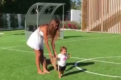 Los primeros pasos de Mateo Messi hacen furor en las redes