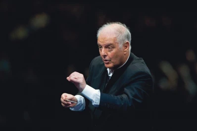 Barenboim recurre al video para ganar público