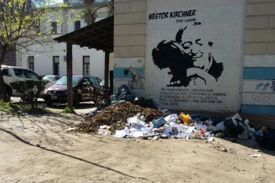 La basura se acumula en el predio de la Secretaría de Educación