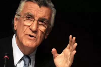 Gioja exige que el Estado determine lo que paga cada familia de gas y luz