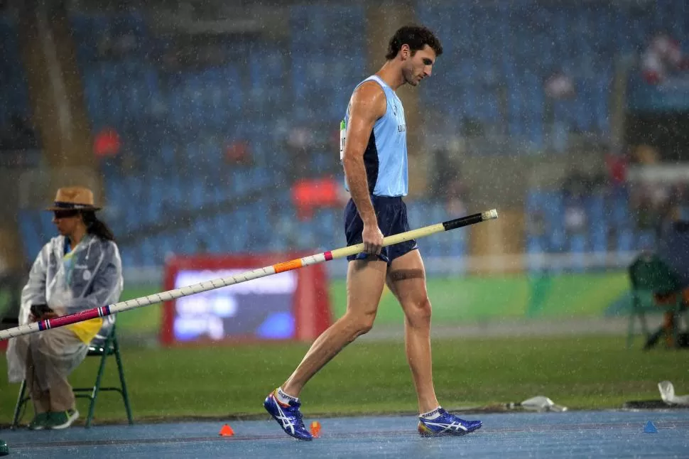 ASÍ, DIFÍCIL. Chiaraviglio sufrió la lluvia, que obligó al parate de la competencia. TÉLAM