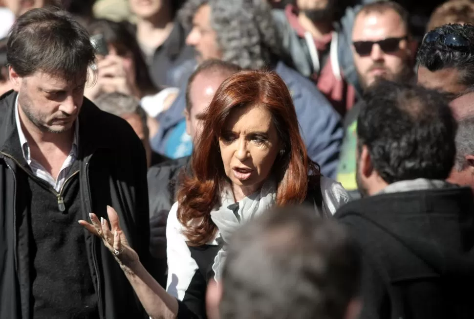 ÚLTIMA ACTIVIDAD. La ex presidenta se mostró en Buenos Aires el jueves, junto a Madres de Plaza de Mayo. dyn
