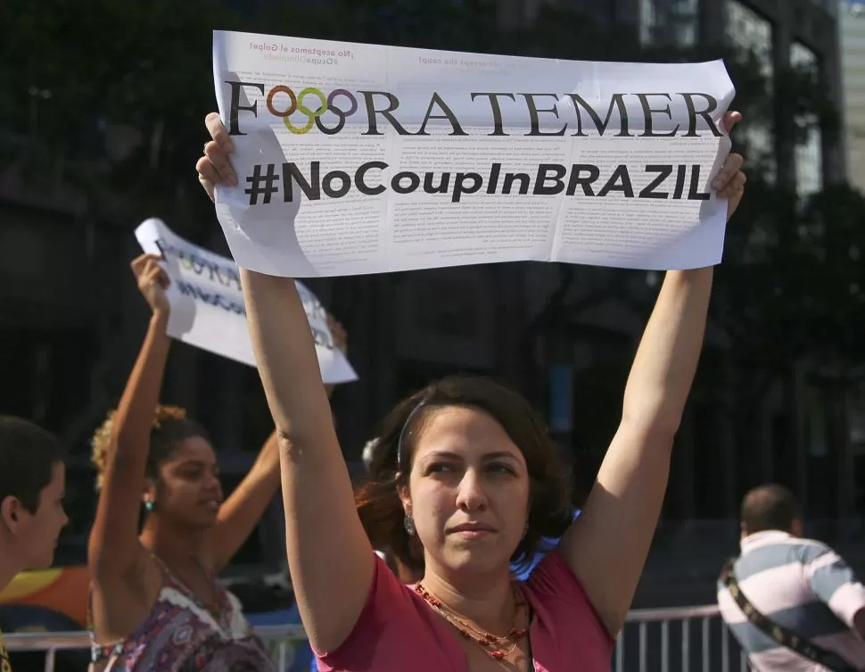 EN RÍO. Los cariocas siguen repudiando al presidente interino Michel Temer. reuters