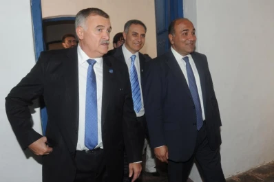 Manzur revisará todas las deudas municipales