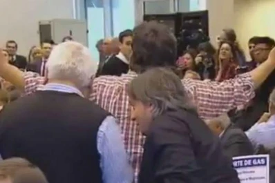 El gracioso video de Máximo Kirchner tratando de agarrar un sánguche