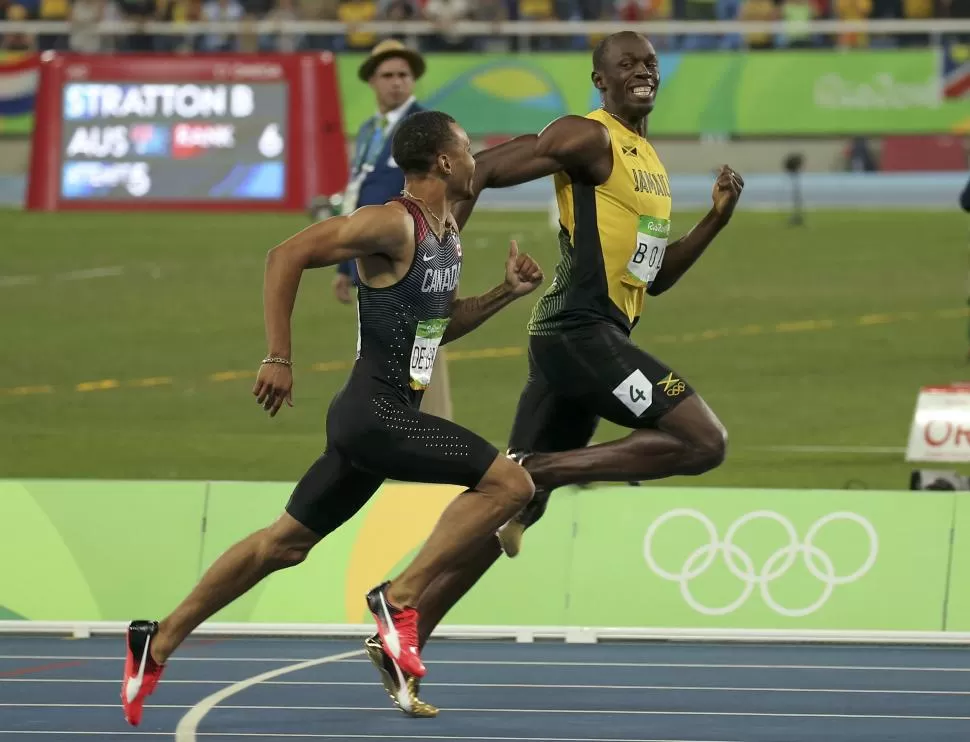 A MEDIA MÁQUINA. Usain Bolt cruzó la meta bromeando con el canadiense André De Grasse y marcó 19,78 segundos. reuters