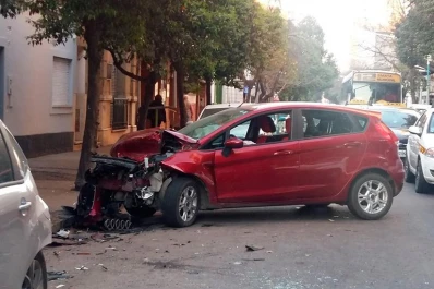 Cuatro vehículos chocaron en cadena en Laprida y avenida Sarmiento