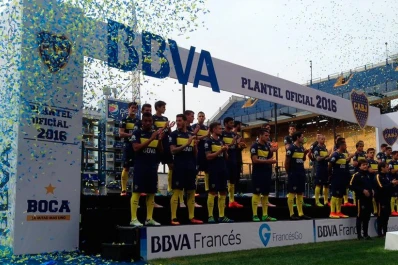En La Bombonera, y ante cientos de hinchas, Boca presentó oficialmente su plantel