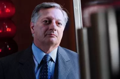 Sobreseyeron a Aranguren en una causa por la compra de dólares