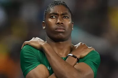 Sememya hace oídos sordos a las críticas y va por el récord