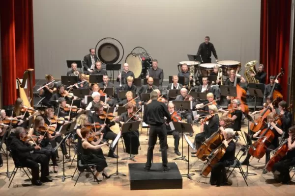 Vienen desde Normandía a ofrecer música sinfónica francesa y argentina