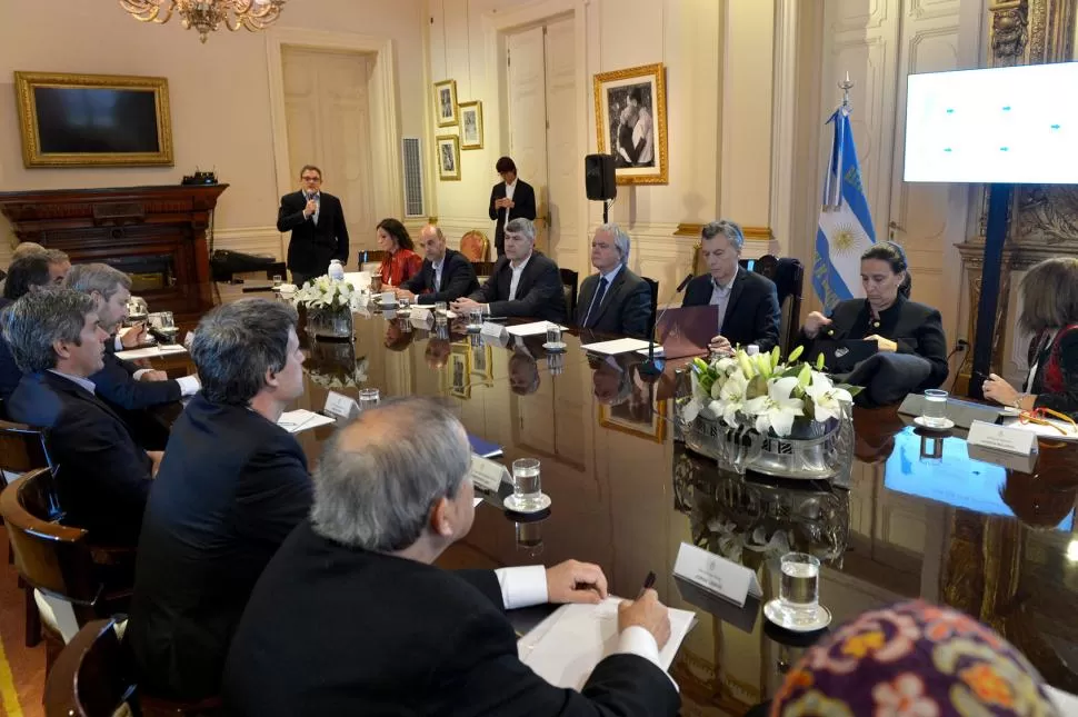 CUMBRE EN OLIVOS. El presidente Mauricio Macri convocó a sus colaboradores para analizar la estrategia que seguirá en materia energética.  dyn
