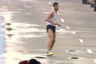 Video: la conmovedora imagen del argentino que terminó último la maratón