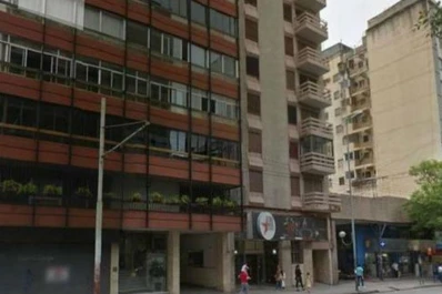 Murió una psiquiatra tras ser arrojada de un tercer piso