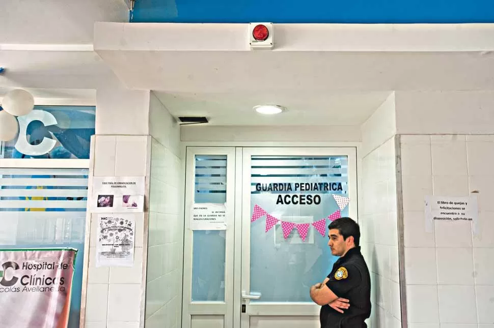 LUGAR SENSIBLE. Las dos guardias del hospital Avellaneda tienen instalados el botón antipánico para evitar problemas. la gaceta / fotos de diago aráoz