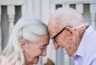 La romántica sesión de fotos de una pareja de ancianos en Facebook