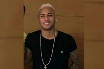 Neymar se inspiró en Messi y se tiñó el pelo de blanco