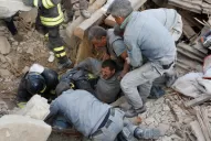 Mirá el rescate de un sobreviviente del terremoto de Italia