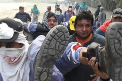 Video: la Policía desalojó de manera violenta a trabajadores