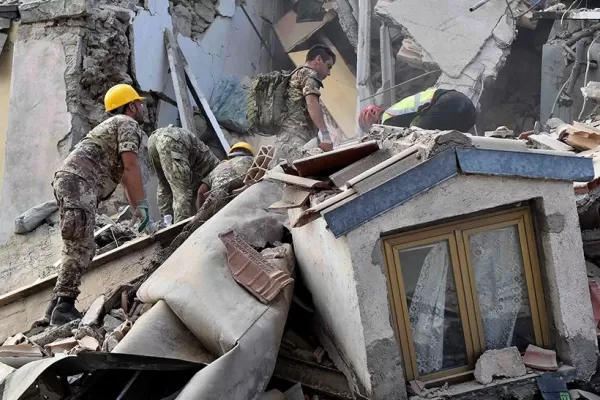 Italia: una nena fue rescatada con vida tras permanecer 16 horas bajo los escombros