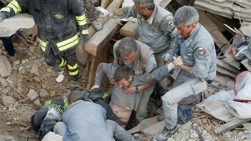 Llegan a 159 los muertos por el fuerte sismo en Italia
