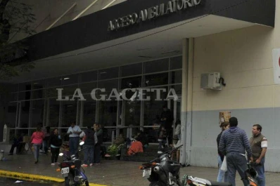 Un hombre golpeó a un guardia de seguridad del hospital Padilla
