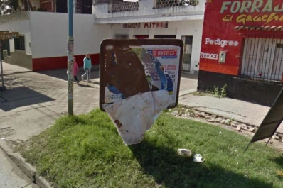 Dos ladrones entraron a robar en una carnicería y le pegaron un tiro a uno de los empleados