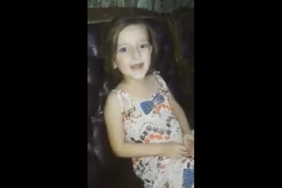 Video: una bomba interrumpe el dulce canto de una niña en Siria