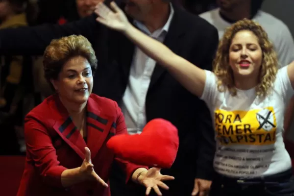 “La democracia no está garantizada”