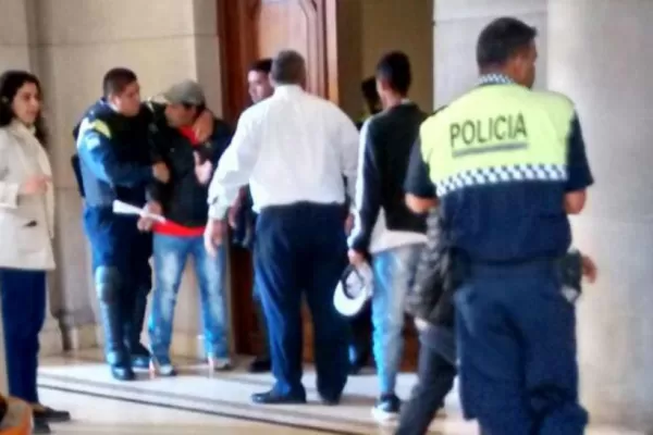 Escándalo en Tribunales: suspenden un juicio por una pelea
