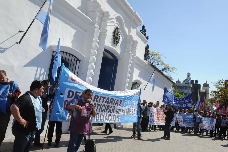 ACTO EN TUCUMÁN. Los sindicatos se concentraron en la Casa Histórica. la gaceta / fotos de hector peralta