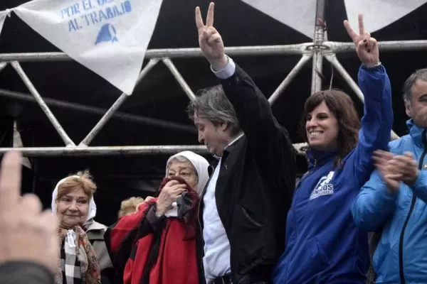 Con críticas al Gobierno, concluyó la Marcha de la Resistencia en la Plaza de Mayo