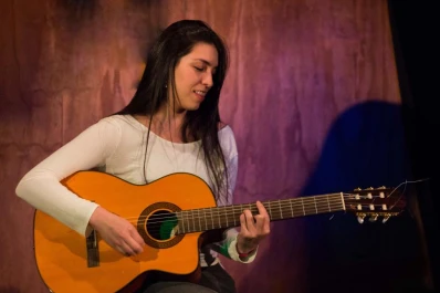 Una voz en la que conviven sonidos  de todo el mundo