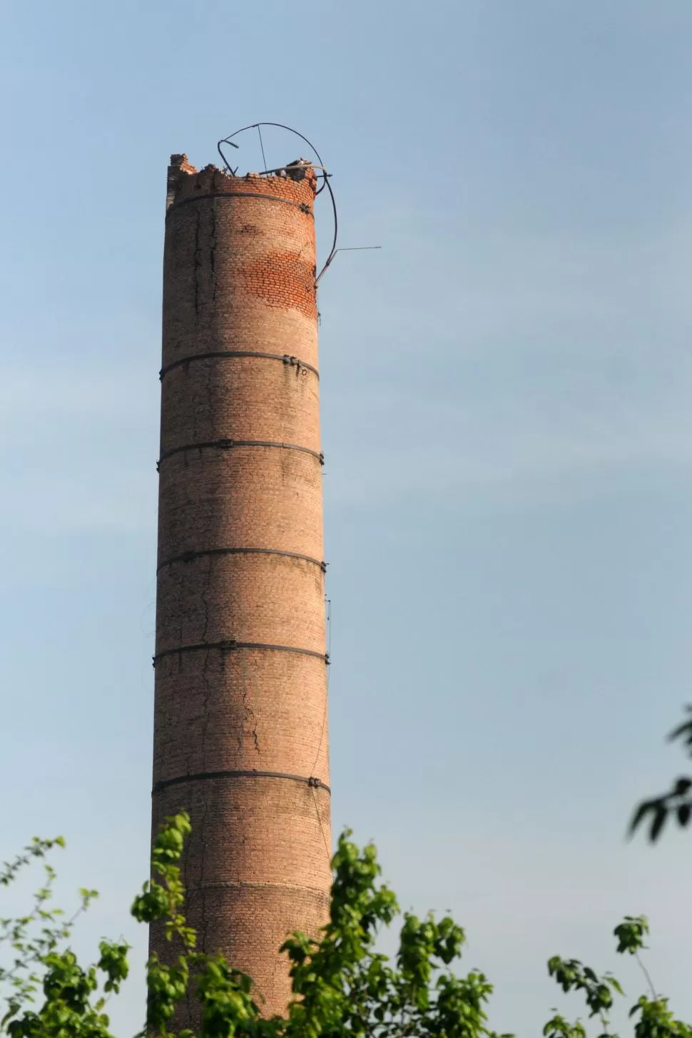 SAN ANTONIO. La chimenea que se salvó de ser dinamitada en Ranchillos. la gaceta / fotos de Analía Jaramillo