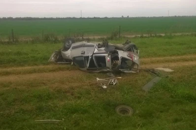 Volcaron con una kangoo y murió la bebé de dos meses