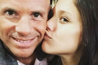 El enorme tatuaje del papá de Barbie Vélez con la cara de su hija