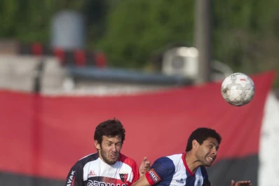 Goleó y salió del fondo