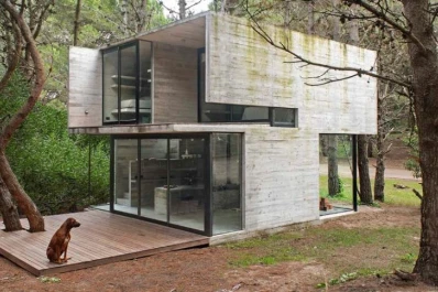 Una casa de verano hecha con pocos recursos