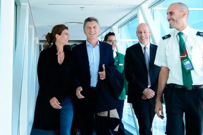 Macri viaja rumbo a Qatar y a China en busca de inversiones